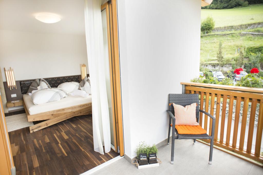 Pruensterhof Schenna Apartment Room photo